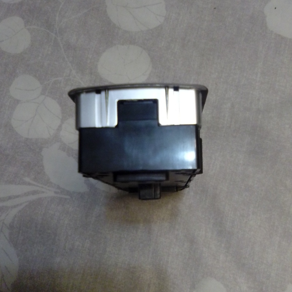 2017 Mercedes Benz control Module - Picture 4 of 4